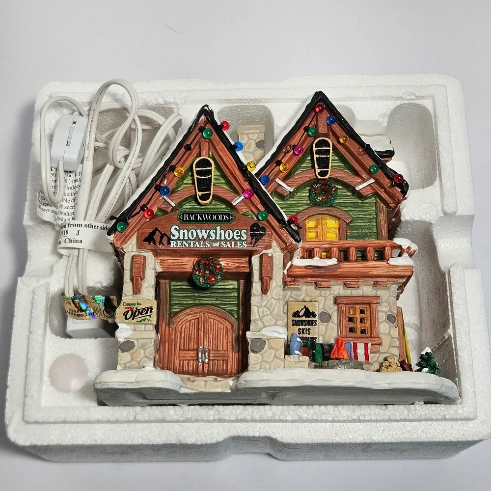 Rare Lemax Backwoods Snowshoe Rental Shop Lighted Village House 85328
